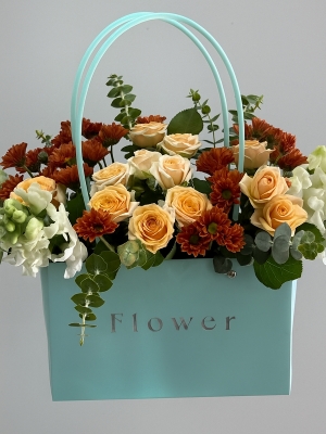 Çantada Çiçek Aranjmanı