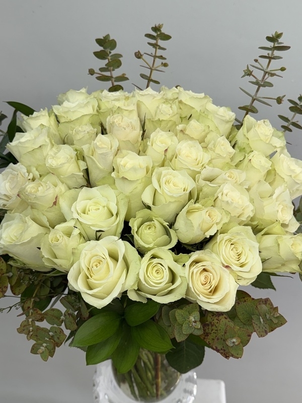 Vazoda 41 Beyaz Gül Aranjmanı